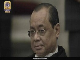 देश के 46वें CJI बने जस्टिस रंजन गोगोई, शपथ लेने के बाद छुए मां के पैर देश के 46वें CJI बने जस्टिस रंजन गोगोई, शपथ लेने के बाद छुए मां के पैर