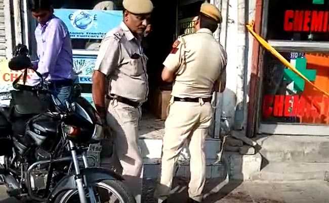 दिल्ली के महिपालपुर में फायरिंग, बदमाशों ने दो भाईयों को बनाया निशाना