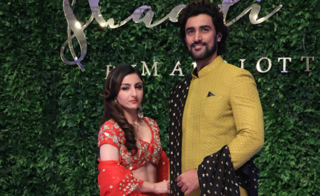 Soha Ali Khan's Pic With Kunal Kapoor Will Refresh Your <I>Rang De Basanti</i> Memories