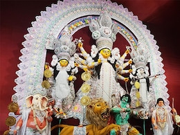 Maha Saptami 2018: महासप्ती के दिन मां दुर्गा को कराया जाता है महा स्नान, जानिए नवपत्रिका पूजन की विधि और शुभ मुहूर्त Maha Saptami 2018: महासप्ती के दिन मां दुर्गा को कराया जाता है महा स्नान, जानिए नवपत्रिका पूजन की विधि और शुभ मुहूर्त