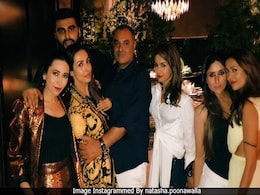 In Arjun Kapoor And Malaika Arora Rumours Today, A New Pic From Their Get-Together With Kareena Kapoor, Karisma And Others In Arjun Kapoor And Malaika Arora Rumours Today, A New Pic From Their Get-Together With Kareena Kapoor, Karisma And Others
