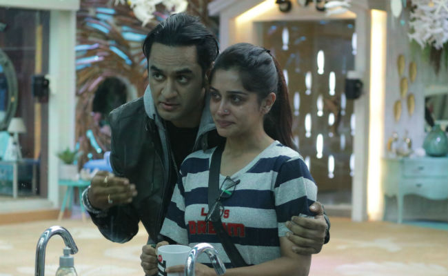<i>Bigg Boss 12</i>: Vikas Gupta Schools Sreesanth, Dipika Kakar For 'Homophobic Comments' On Rohit Suchanti