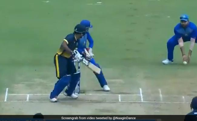 रोहित शर्मा ने स्लिप पर लिया ऐसा कैच, अंपायर भी देखकर खुजलाने लगे सिर, देखें VIDEO