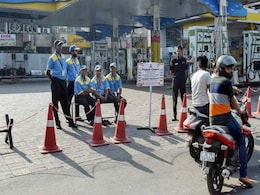Strike By Petrol Pumps, Taxi Unions Add To Commuters' Troubles In Delhi Strike By Petrol Pumps, Taxi Unions Add To Commuters' Troubles In Delhi