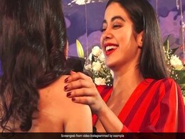 खुशी कपूर का मेकअप बिगड़ा तो बचाव में आईं जाह्नवी, वायरल हुआ श्रीदेवी की बेटियों का Video खुशी कपूर का मेकअप बिगड़ा तो बचाव में आईं जाह्नवी, वायरल हुआ श्रीदेवी की बेटियों का Video