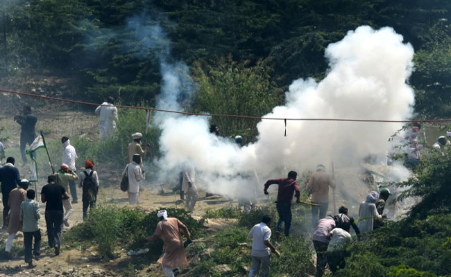 किसानों पर लाठीचार्ज : कांग्रेस बोली- दिल्ली सल्तनत का बादशाह सत्ता के नशे में, पढ़ें विपक्ष के 15 बड़े हमले