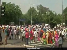 अरविंद केजरीवाल के घर के बाहर सफाई कर्मचारियों का हल्ला बोल, आज है हड़ताल का 23वां दिन अरविंद केजरीवाल के घर के बाहर सफाई कर्मचारियों का हल्ला बोल, आज है हड़ताल का 23वां दिन
