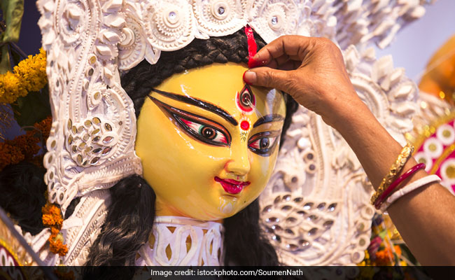 Want To Be Durga Puja Ready? Here Are 3 Red And White Sarees You Can Add To Your Wardrobe