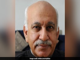 अकबर की ख़बर रोको, आयकर छापे की लाओ, कुछ करो, जल्दी भटकाओ... अकबर की ख़बर रोको, आयकर छापे की लाओ, कुछ करो, जल्दी भटकाओ...