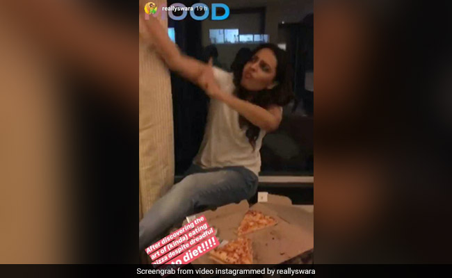 Screengrab of Swara Bhasker's Instagram story where she enjoys eating pizza on keto diet