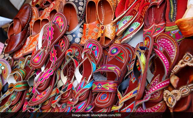 3 Kinds Of <i>Juttis</i> To Get Your Hands On This Diwali