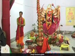 बिना करवट 21 कलश सीने पर लिए 9 दिनों तक भूखे-प्यासे लेटे हैं ये बाबा, ऐसे कर रहे हैं मां दुर्गा की आराधना बिना करवट 21 कलश सीने पर लिए 9 दिनों तक भूखे-प्यासे लेटे हैं ये बाबा, ऐसे कर रहे हैं मां दुर्गा की आराधना