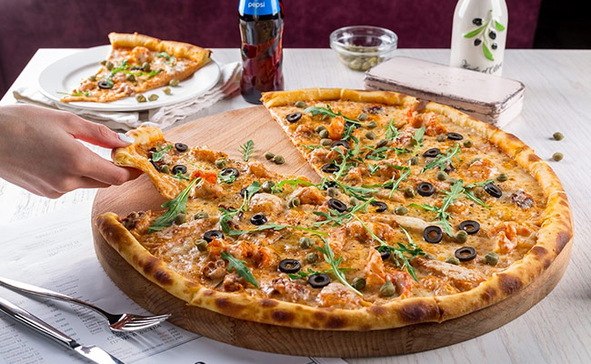 Restaurant Employee Travels 800 Km To Deliver Pizza To Terminally Ill Man