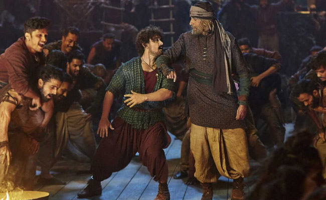 Thugs of Hindostan के 'वाशमल्ले' सॉन्ग का फर्स्ट लुक रिलीज, नशे में मस्ती करते दिखे आमिर-अमिताभ