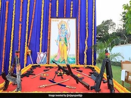 Dussehra 2018: शस्त्र पूजा का शुभ मुहूर्त शुरू, जानिए रावण दहन से पहले क्यों और कैसे करें यह पूजन Dussehra 2018: शस्त्र पूजा का शुभ मुहूर्त शुरू, जानिए रावण दहन से पहले क्यों और कैसे करें यह पूजन