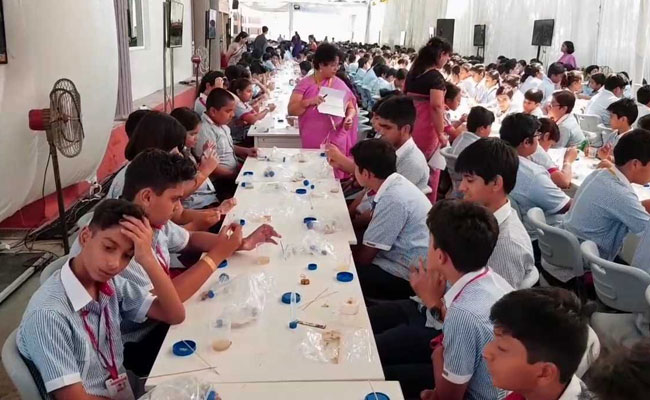 550 Lucknow Students Extract DNA Simultaneously, Set Guinness Record