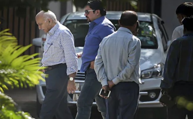 पत्रकार पल्लवी गोगोई के रेप के आरोपों का एमजे अकबर ने किया खंडन, कहा- सहमति से थे रिश्ते में