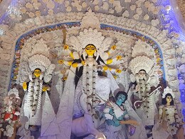 Durga Puja 2018: दुर्गा पूजा शुरू, जानिए पंडाल, धुनुची डांस और सिंदूर खेला के बारे में सब कुछ Durga Puja 2018: दुर्गा पूजा शुरू, जानिए पंडाल, धुनुची डांस और सिंदूर खेला के बारे में सब कुछ