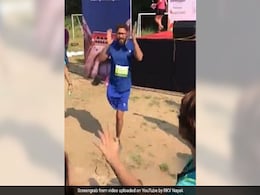 VIDEO: एक पैर से पूरी की 10 किलोमीटर की मैराथन, फिर Jhingat पर किया बिंदास डांस VIDEO: एक पैर से पूरी की 10 किलोमीटर की मैराथन, फिर Jhingat पर किया बिंदास डांस