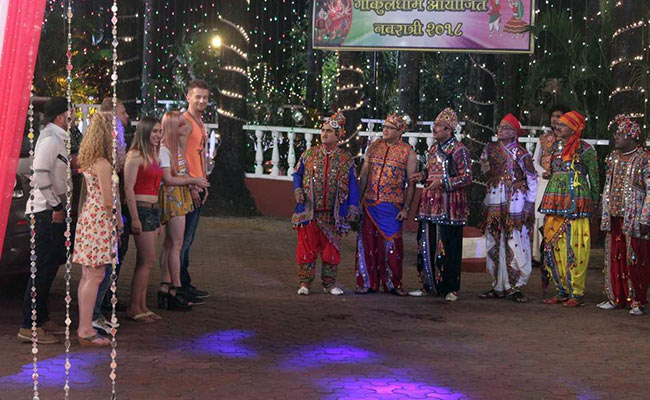 Taarak Mehta Ka Ooltah Chashmah: जेठालाल के साले सुंदर का नया धमाल, गोकुलधाम सोसाइटी में आए अंग्रेजी सिंगर