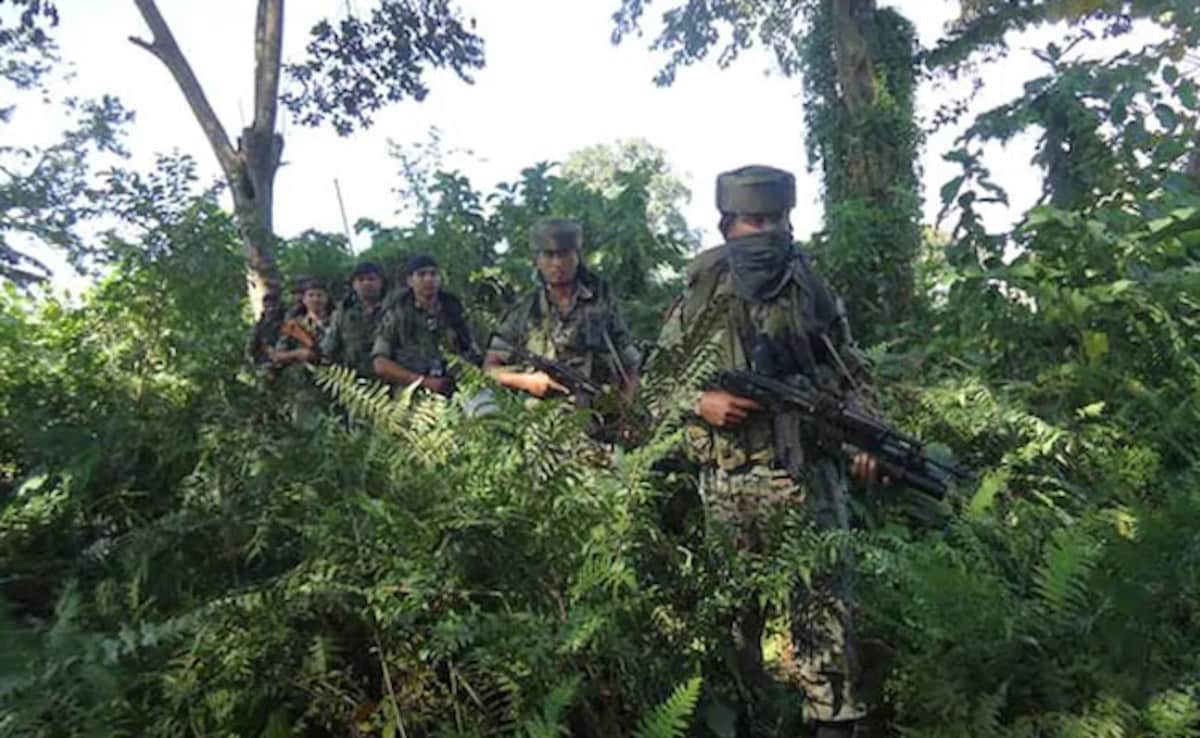 Jharkhand IED Blast: सर्च ऑपरेशन के दौरान सारंडा के जंगल में IED ब्लास्ट, CRPF का एक जवान घायल