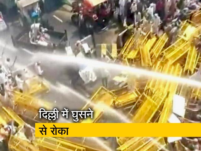 दिल्ली-यूपी बॉर्डर पर डटे हुए हैं किसान