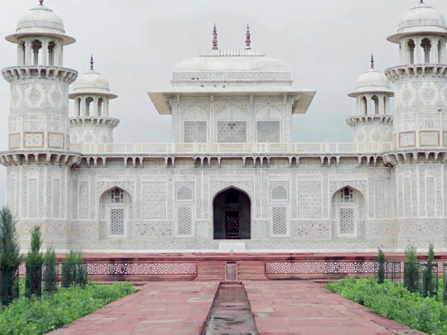 Explore The Golden Triangle: Delhi, Agra and Jaipur