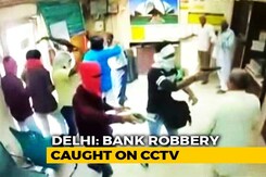 6 Armed Men Loot Rs. 3 Lakh, Kill Cashier In Delhi Bank. CCTV Captures All 6 Armed Men Loot Rs. 3 Lakh, Kill Cashier In Delhi Bank. CCTV Captures All