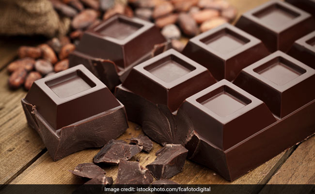 Stress In Middle Age May Increase Risk Of Alzheimer In Women: Eat These 8 Stress-Busting Foods