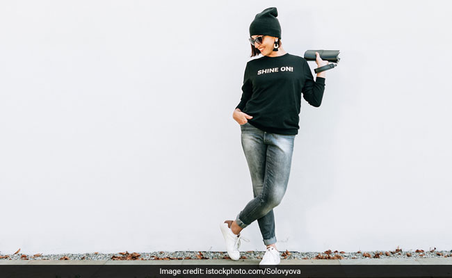 3 Cool Black And White Sweatshirts To Stay Warm In This Winter