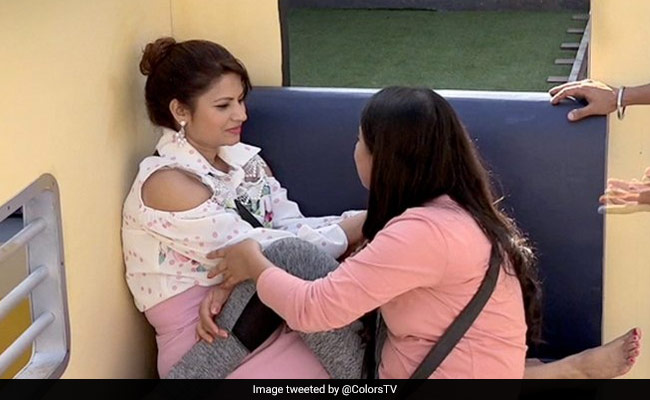 <I>Bigg Boss 12</I>, Day 39, Written Updates: Somi Khan Out, Battle For Captaincy Continues Between Megha Dhade And Deepak Thakur