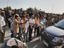 विवेक तिवारी हत्याकांड: 3 दिन बाद रिक्रिएट किया गया क्राइम सीन, सना ने बताया क्या हुआ था उस रात विवेक तिवारी हत्याकांड: 3 दिन बाद रिक्रिएट किया गया क्राइम सीन, सना ने बताया क्या हुआ था उस रात