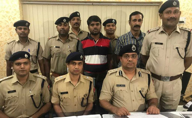 रेल टिकटों का सबसे बड़ा दलाल गिरफ्तार, 90 लाख के टिकट बरामद