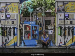 योगी सरकार ने बढ़ाया पेट्रोल-डीजल पर VAT, दिल्ली से भी हुआ महंगा, जानें- अब क्या है कीमतें योगी सरकार ने बढ़ाया पेट्रोल-डीजल पर VAT, दिल्ली से भी हुआ महंगा, जानें- अब क्या है कीमतें