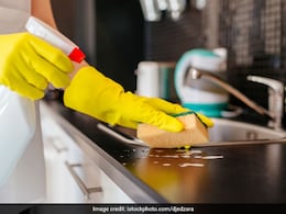 इस दिवाली अपने किचन और पूरे घर को कैसे चमकाएं? ये टिप्स अपनाएं फटाफट हो जाएगा काम इस दिवाली अपने किचन और पूरे घर को कैसे चमकाएं? ये टिप्स अपनाएं फटाफट हो जाएगा काम