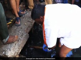 Puducherry के सीएम ने नाली में उतरकर की सफाई, पीएम नरेंद्र मोदी ने की जमकर तारीफ, देखें VIDEO Puducherry के सीएम ने नाली में उतरकर की सफाई, पीएम नरेंद्र मोदी ने की जमकर तारीफ, देखें VIDEO