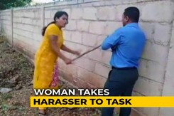 On Video, Karnataka Woman Beats Bank Officer Over 'Sex-For-Loan' Demand On Video, Karnataka Woman Beats Bank Officer Over 'Sex-For-Loan' Demand