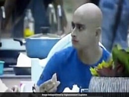 Bigg Boss 12: करणवीर ने दीपक ठाकुर को किया गंजा, बिहारी सिंगर बोले- किसी के मरने पर मुंडवाते हैं बाल Bigg Boss 12: करणवीर ने दीपक ठाकुर को किया गंजा, बिहारी सिंगर बोले- किसी के मरने पर मुंडवाते हैं बाल