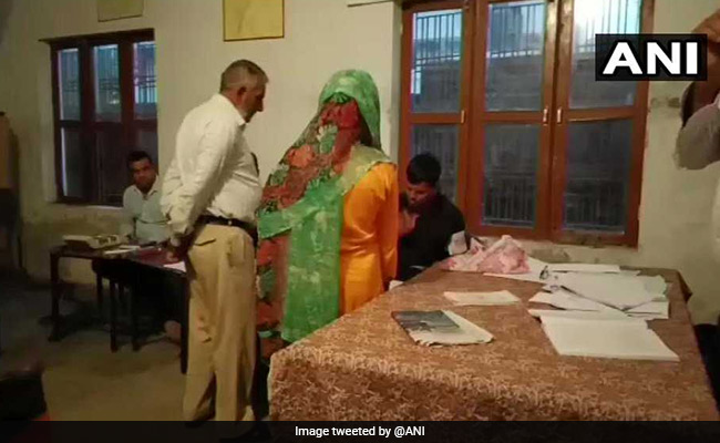 Jammu-Kashmir Civic Body Polls:कड़ी सुरक्षा व्यवस्था के बीच चल रहा दूसरे चरण का मतदान