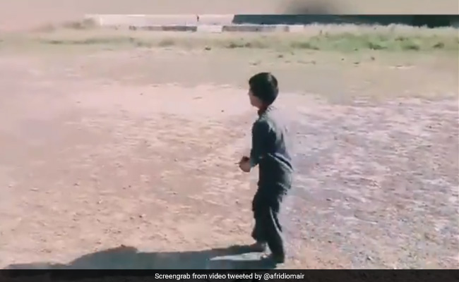 पाकिस्तान का ये बच्चा है जसप्रीत बुमराह का बड़ा फैन, उनकी तरह डाली खतरनाक गेंद, देखें VIDEO