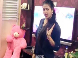 चांदनी सिंह ने 'बंगलिया बेबी' पर बरपाया कहर, सोफे पर चढ़ यूं लगाए ठुमके- Video हुआ वायरल चांदनी सिंह ने 'बंगलिया बेबी' पर बरपाया कहर, सोफे पर चढ़ यूं लगाए ठुमके- Video हुआ वायरल
