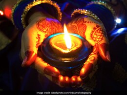 करवा चौथ पर पूजा के समय किस दिशा में होना चाहिए मुख, अर्घ्य देते समय ध्यान रखें ये वास्तु टिप्स करवा चौथ पर पूजा के समय किस दिशा में होना चाहिए मुख, अर्घ्य देते समय ध्यान रखें ये वास्तु टिप्स