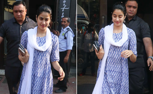 How To Give A Blue Touch To Your <i>Desi</i> Looks, Featuring Janhvi Kapoor