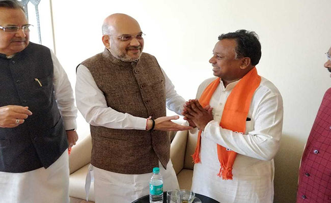 छत्तीसगढ़ में चुनाव से ऐन पहले कांग्रेस को बड़ा झटका, पार्टी के कार्यकारी अध्यक्ष ने अमित शाह की मौजूदगी में बीजेपी ज्वाइन की