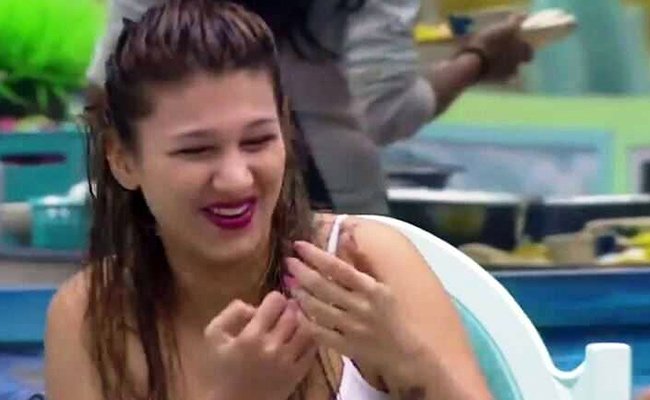 जसलीन मथारू के पिता को मिली जान से मारने की धमकी, घर से बाहर भी नहीं निकल रहीं एक्ट्रेस