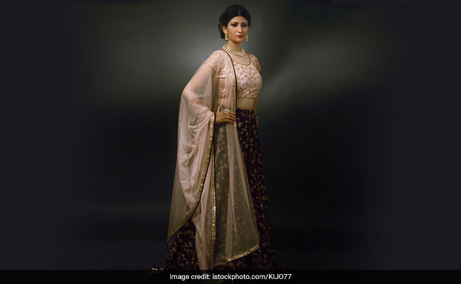 Durga Puja Is The Perfect Time For Red Lipstick. Pick From These 6