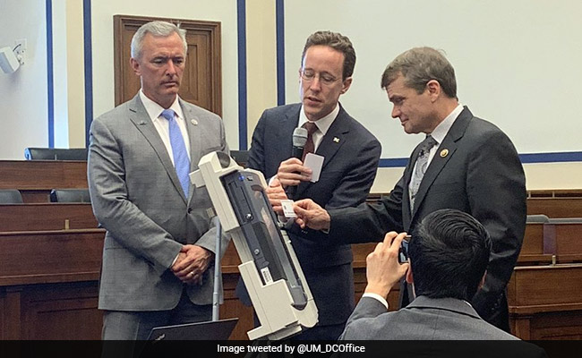 Scientist Shows How Easily American Voting Machines Can Be Hacked