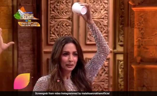 Video: मलाइका अरोड़ा ने अपने ही सिर पर पलट ली ड्रिंक, फिर हुआ कुछ ऐसा कि चौंक गईं एक्ट्रेस