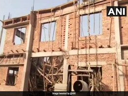 उत्तर प्रदेश : शाहजहांपुर जिले में गिरा निर्माणाधीन इमारत का लेंटर, दो की मौत, कई मजदूरों के दबे होने की आशंका उत्तर प्रदेश : शाहजहांपुर जिले में गिरा निर्माणाधीन इमारत का लेंटर, दो की मौत, कई मजदूरों के दबे होने की आशंका