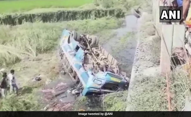 5 Dead, 20 Injured As Bus Falls Into Canal In West Bengal's Hooghly